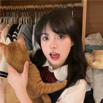 无冕皇后海报
